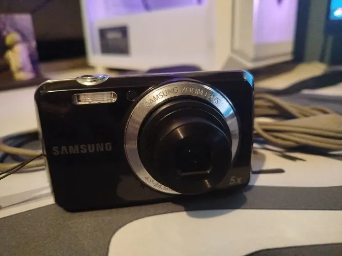 Câmera Digital Samsung ES80 com Zoom 5 acompanha cabosx
