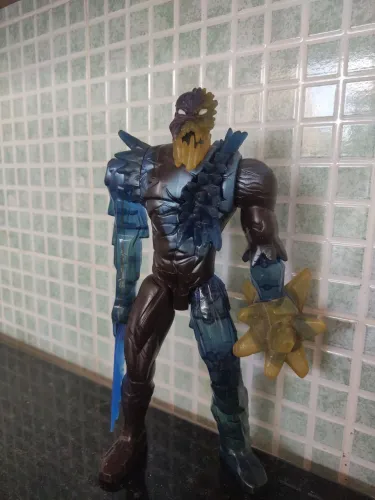 Boneco Vilão Alienígena de Cristal