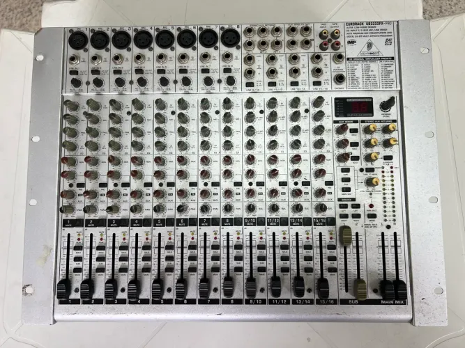 Mesa Behringer Eurorack UB2222-FX Pro