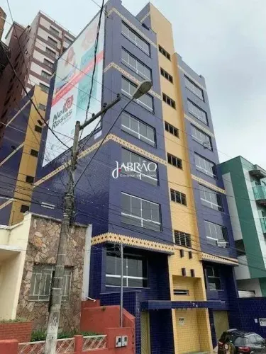 Sala para alugar com estrutura de banheiro no bairro Centro.