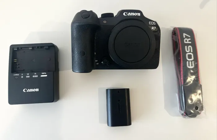 Canon R7 - ótimo estado 