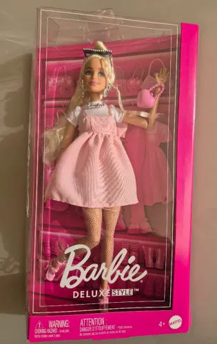 Barbie Deluxe Style boneca