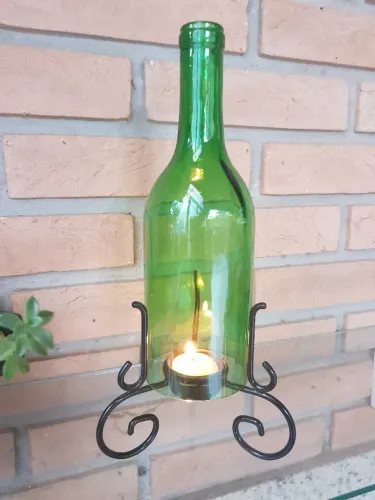 Luminária de garrafa com 1 corte reciclada com suporte metálico (vela não inclusa)