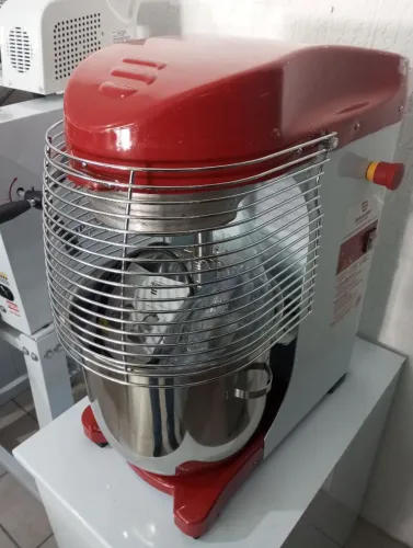 NZ. Batedeira planetária 18 litros digital BRAESI 