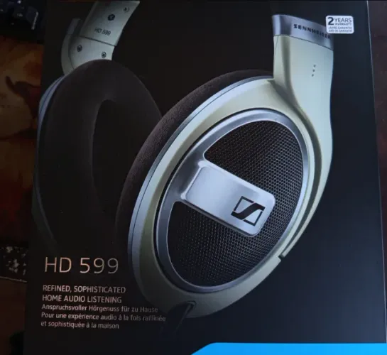 Fone Sennheiser HD 599 - Over-Ear, Estéreo, Estado Excelente (com Caixa e Acessórios)