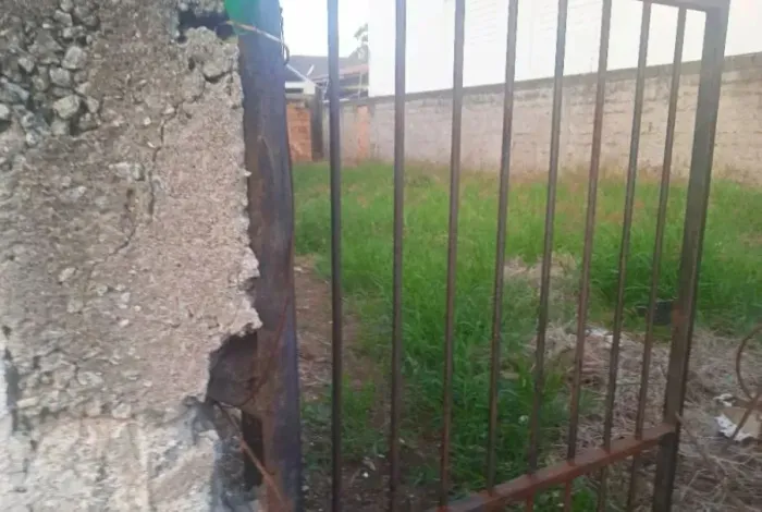 Terreno com 250m2 em posição estratégica em esquina no Jardim das Indústrias.