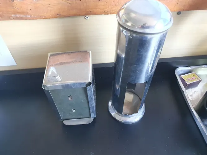 Porta guardanapo e porta canudo prateado