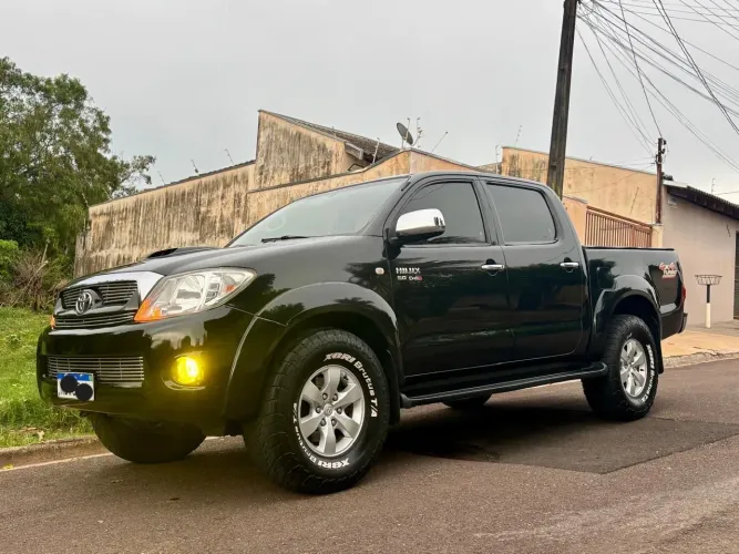 VENDE-SE HILUX CD SRV D4-d 4X4 3.0 TDI Diesel AUT 2011 (BAIXO KM)