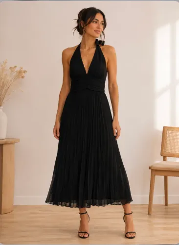 Vestido preto plissado frente única