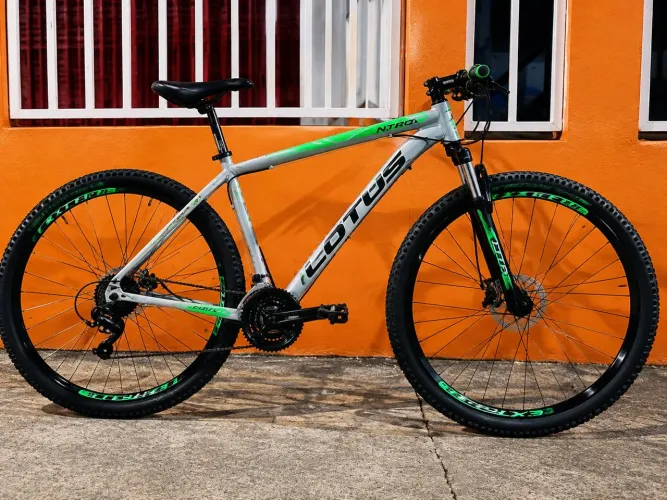 Bicicleta Lotus Aro 29 | Freio a Disco | Suspensão | Muito Conservada