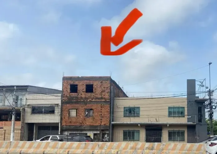 PREDIO COMERCIAL EM CONSTRUCAO-AV JULIO CESAR