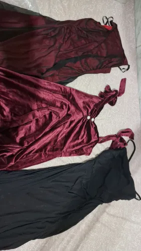 3 vestidos novos nunca usados por 180 reais