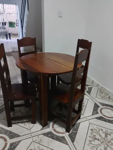 Mesa em madeira nova
