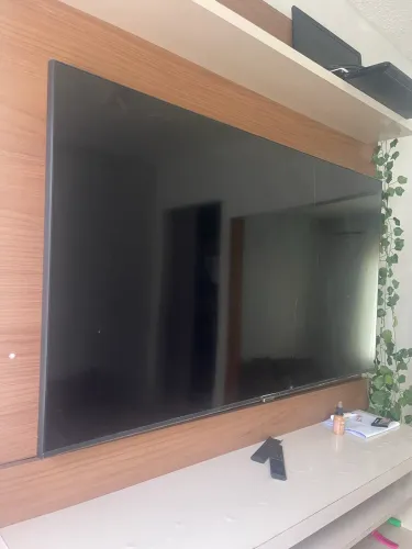 Televisão (tela trincada)