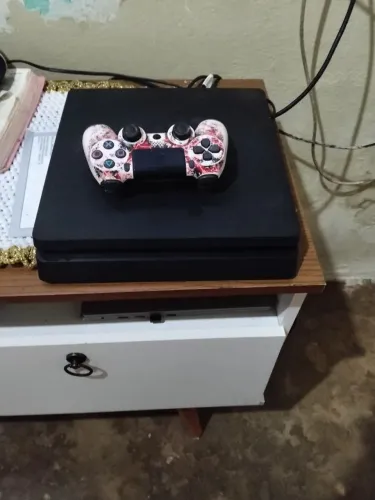 Vendo ps4 slim com vários jogos mídia digital