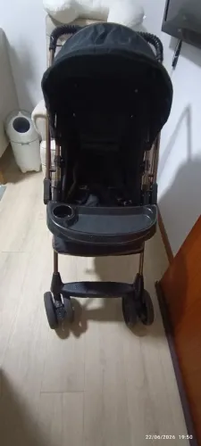 Kit carrinho e bebe conforto com base veicular Galzerano Milano 