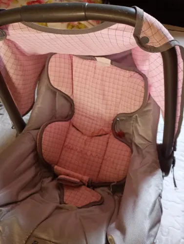 Vende está cadeirinha