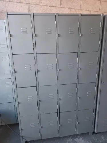 Armário vestiário com 16 portas usado reformado ótimo estado