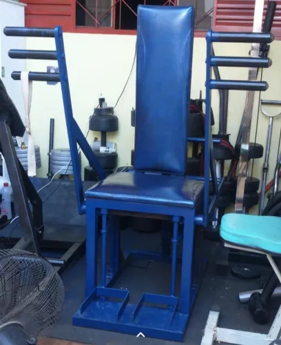 Equipamento de musculação - Supino Vertical