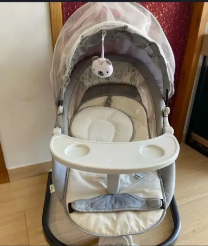 Cadeira de balanço e alimentação Snug Maxy Baby 