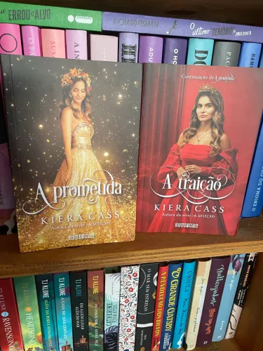 Livros Kiera Kass a Prometida e A Traição 