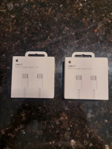 Vendo carregador pra iPhone modelos 15 ou mais, original, nota fiscal de fabrica, na caixa