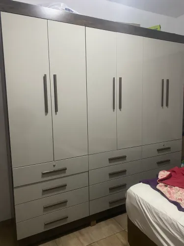 Vende-se Guarda Roupa Casal e Cômoda