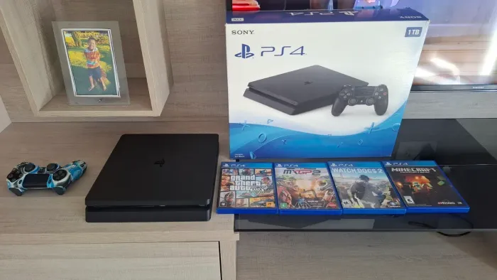 PS4 slim 1TB usado