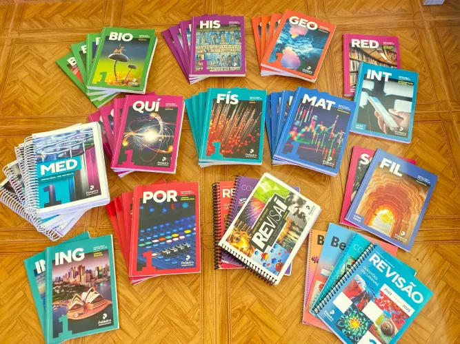 Livros Pré-vestibular Poliedro 2025