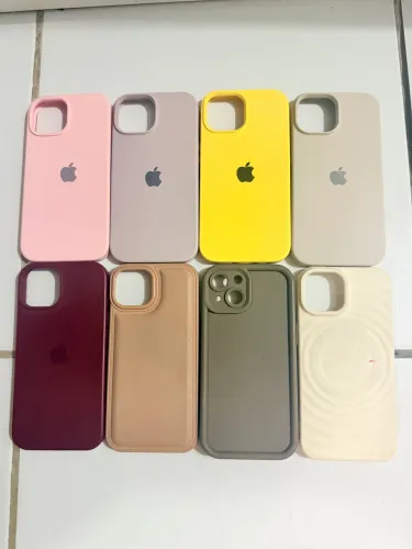 8 Capinhas IPhone 15 usadas
