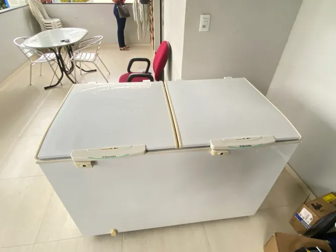 Freezer 2 tampas Eletrolux 400 litros 