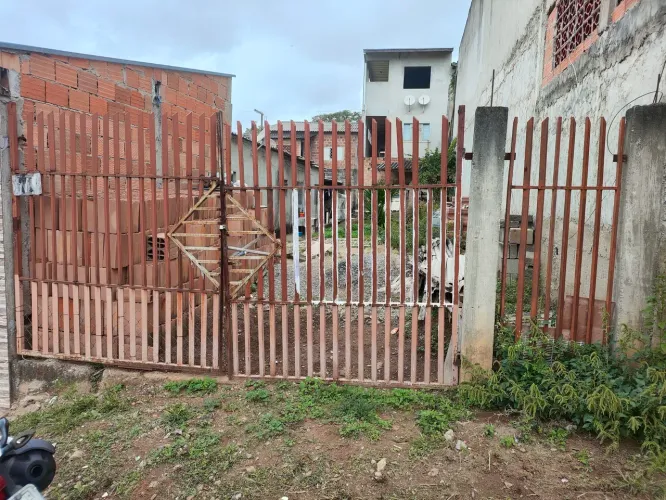 Terreno meio lote