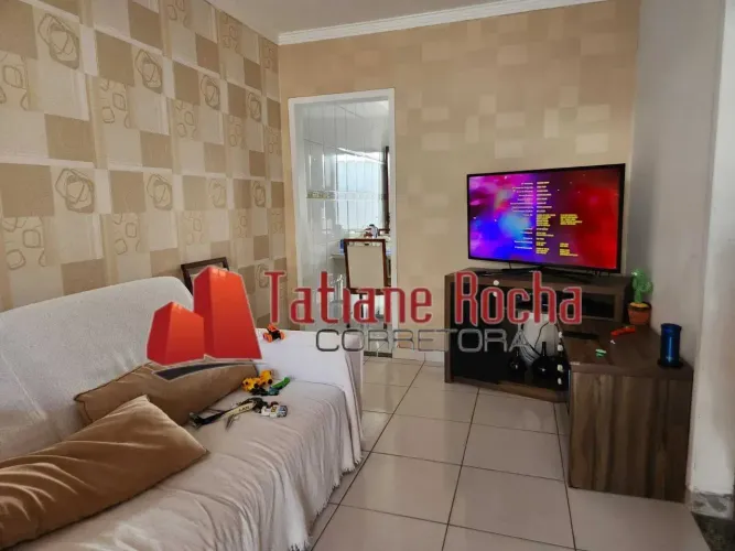 Vendo excelente casa em rua pública no bairro Parque Ipê.