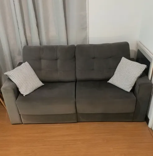 Sofá retrátil 2 lugares 1.80m Tijuca preço pra vender rápido.