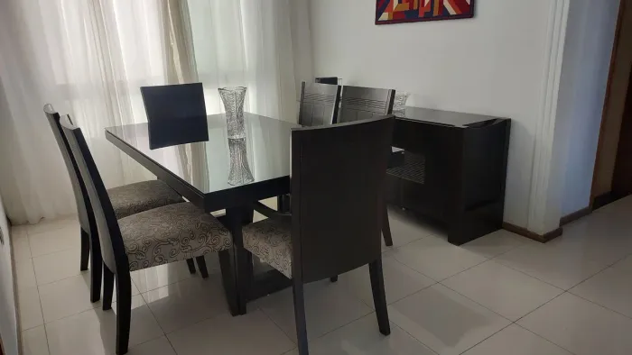 Sala de Jantar Completa com Armário