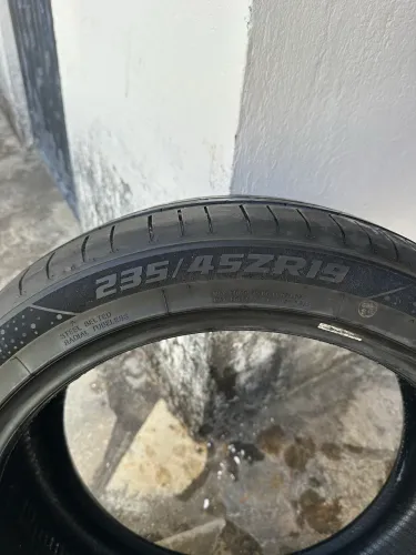 Pneu 235/45