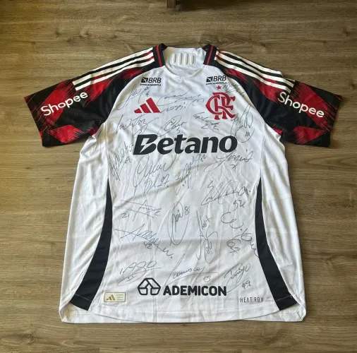 Camisa Flamengo preparada p jogo Pulgar autografada pelo elenco 2026