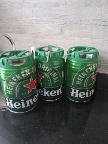 Vendo 3 barris de heineken sem nenhum arranhão
