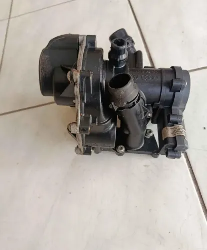 Bomba de água elétrico Audi q3 / Q5 / a3 2.0 