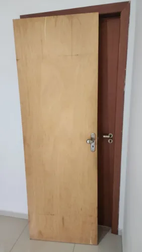 Porta madeira 210x70 Usada