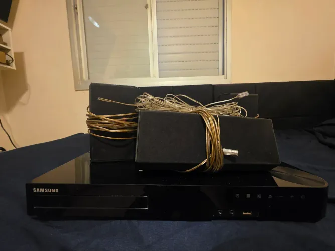 Home Theater Blu-ray Samsung HT-5500K completo com subwoofer e controle remoto 