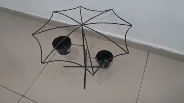 Suporte de plantas, em formato de guarda-chuvas