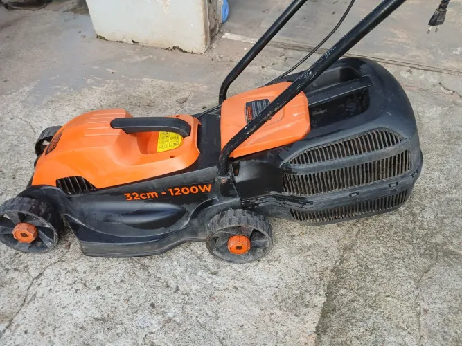 Cortador de grama elétrico