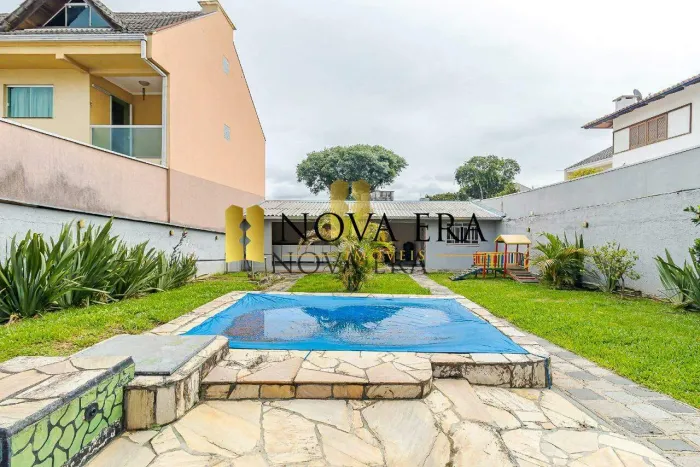 Casa Térrea com Piscina e Amplo Quintal à Venda no Boa Vista / Bacacheri
