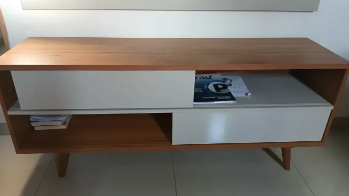 Rack com painel de tv.