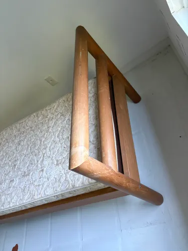 Cama Solteiro Madeira Sólida Usada c Colchão