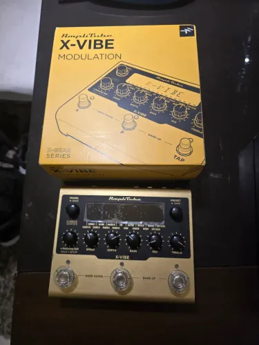Pedal IKMultimedia Ampli-Tube X-VIBE Modulation - Estado de novo