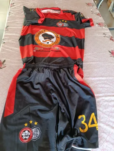 Uniforme de jogo completo 