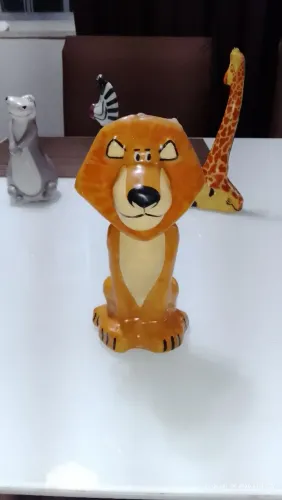 Personagens de cera temáticos 