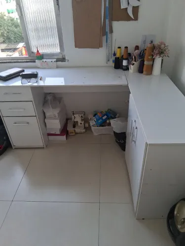 Mesa em L multiuso